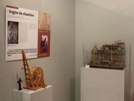 Maquette d'une roue à écureuil et d'échafaudages en bois